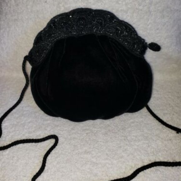 MAGID CLUTCH BLACK VELVET BEADED EVENING COCKTAIL PURSE SATIN LINING WITH POCKET - Picture 8 of 8